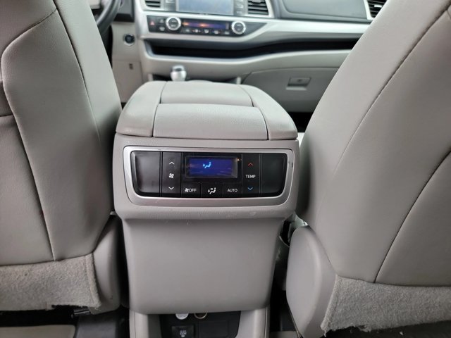 Used 2015 Toyota Highlander XLE FWD image 19