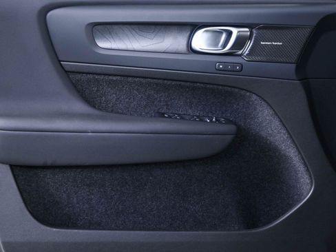 Certified 2023 Volvo C40 P8 Recharge Ultimate w/ Protection Package Premier AWD/4WD image 6