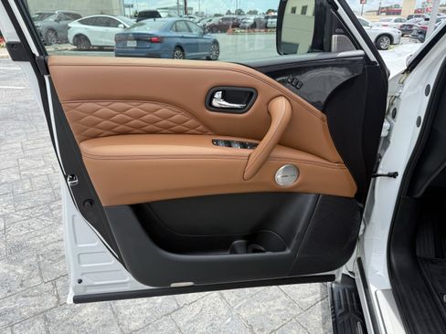 Certified 2022 INFINITI QX80 Sensory w/ All-Season Package RWD image 10