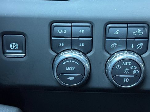 Used 2025 GMC Sierra 1500 AT4 AWD/4WD image 31