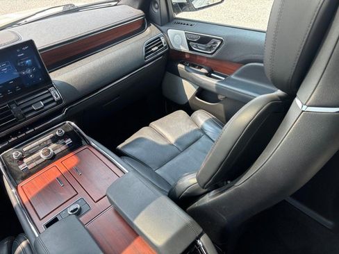 Used 2022 Lincoln Navigator Reserve AWD/4WD image 17