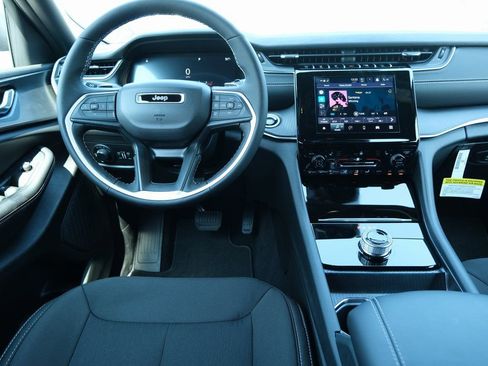 New 2025 Jeep Grand Cherokee Laredo w/ Luxury Tech Group I AWD/4WD image 6