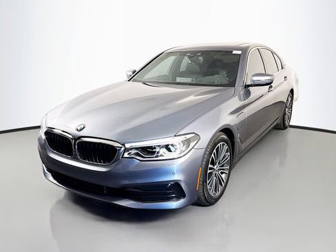 Used 2019 BMW 530e xDrive w/ Executive Package AWD/4WD image 4