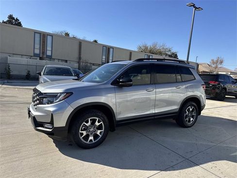 Used 2023 Honda Passport TrailSport image 3