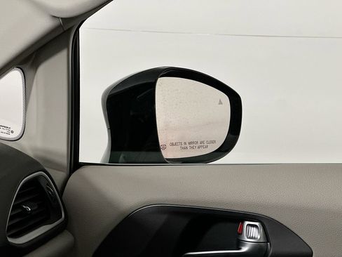 Certified 2024 Chrysler Pacifica Touring-L image 27