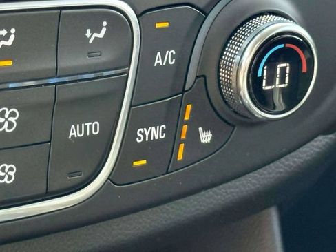 Used 2020 Chevrolet Traverse LT w/ LT Premium Package AWD/4WD image 31
