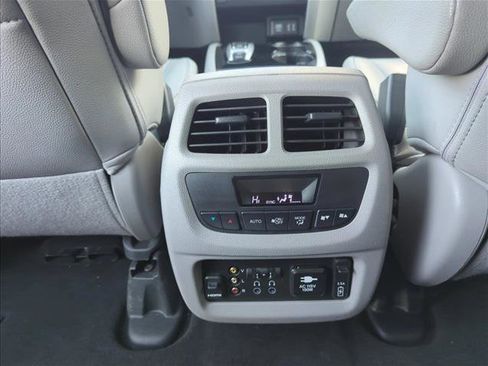 Used 2016 Honda Pilot Touring image 24