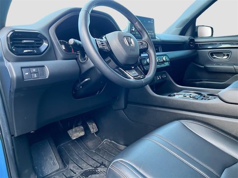 Used 2025 Honda Pilot TrailSport image 9