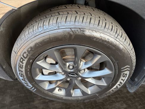 Used 2021 Chrysler Pacifica Touring w/ Cold Weather Group AWD/4WD image 38