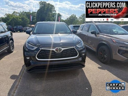 Used 2023 Toyota Highlander LE AWD/4WD image 2