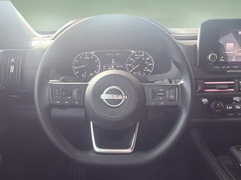 Used 2025 Nissan Pathfinder S AWD/4WD image 9
