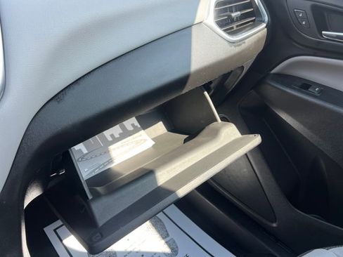 Used 2019 Chevrolet Equinox LT w/ Sun & Navigation Package image 24