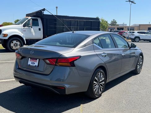 Used 2025 Nissan Altima 2.5 SV image 3