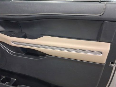Used 2024 Ford Expedition Limited image 18