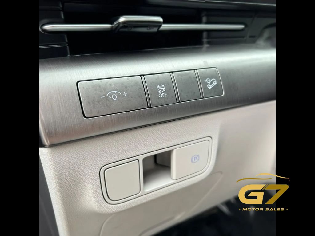 Used 2025 Hyundai Kona SEL FWD image 17