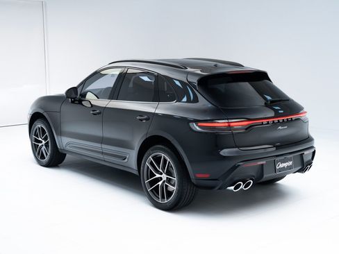 Certified 2026 Porsche Macan AWD/4WD image 3