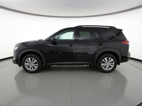 Used 2025 Nissan Pathfinder SV image 5