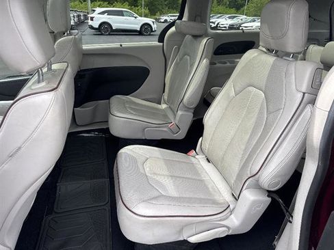 Used 2020 Chrysler Pacifica Limited image 16