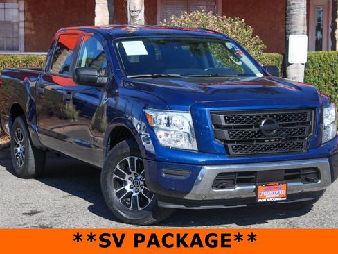 Used 2022 Nissan Titan SV image 2