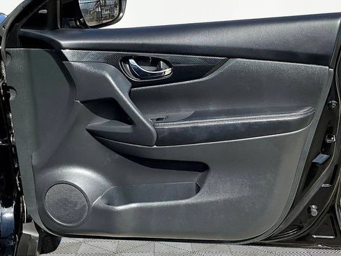 Used 2017 Nissan Rogue SL w/ SL Premium Package FWD image 30