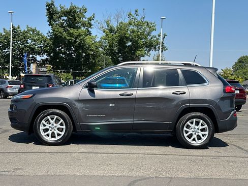 Used 2018 Jeep Cherokee Latitude Plus w/ Comfort/Convenience Group AWD/4WD image 7