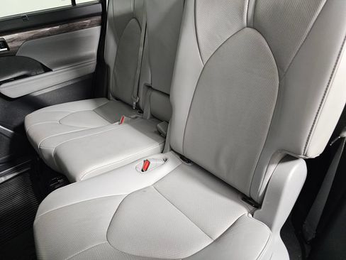 Used 2020 Toyota Highlander Limited AWD/4WD image 21