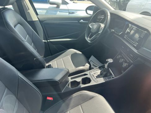 Used 2024 Volkswagen Jetta SE FWD image 5