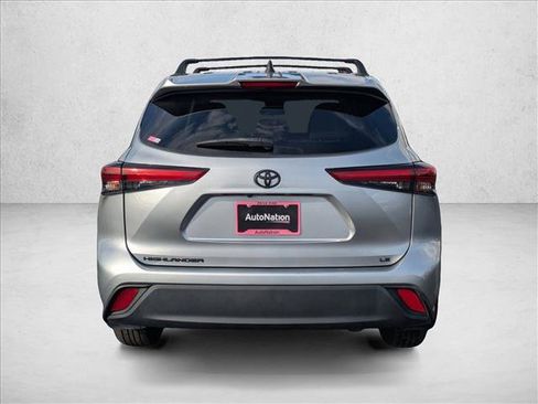 Used 2023 Toyota Highlander LE image 7