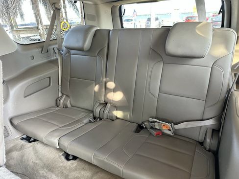 Used 2015 Chevrolet Suburban LT image 14
