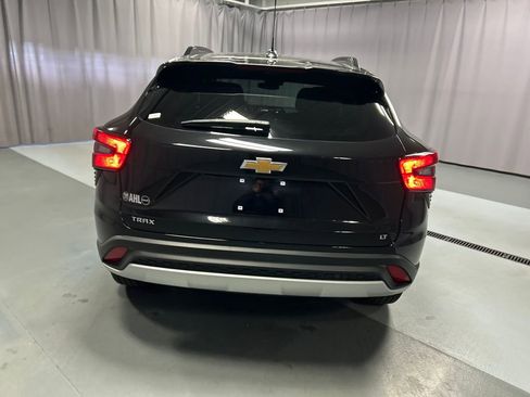 Used 2025 Chevrolet Trax LT w/ LT Convenience Package FWD image 6