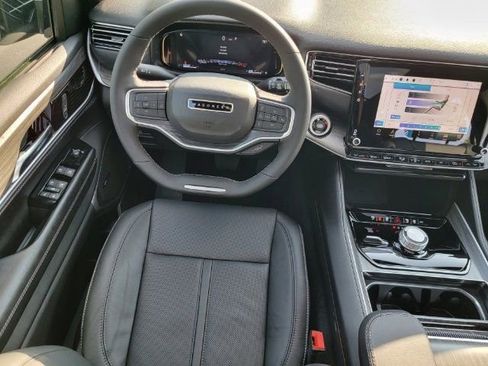 Used 2023 Jeep Wagoneer Series II w/ Premium Group I AWD/4WD image 3