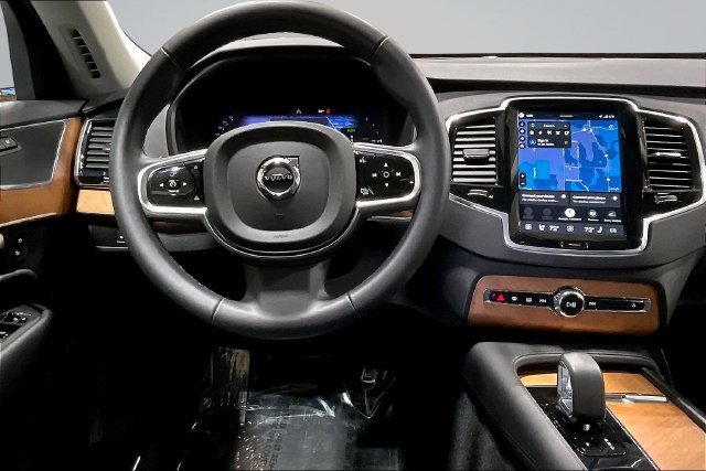 Certified 2025 Volvo XC90 T8 Plus w/ Protection Package Premier AWD/4WD image 8