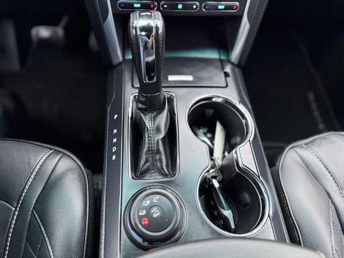 Used 2016 Ford Explorer Platinum image 22