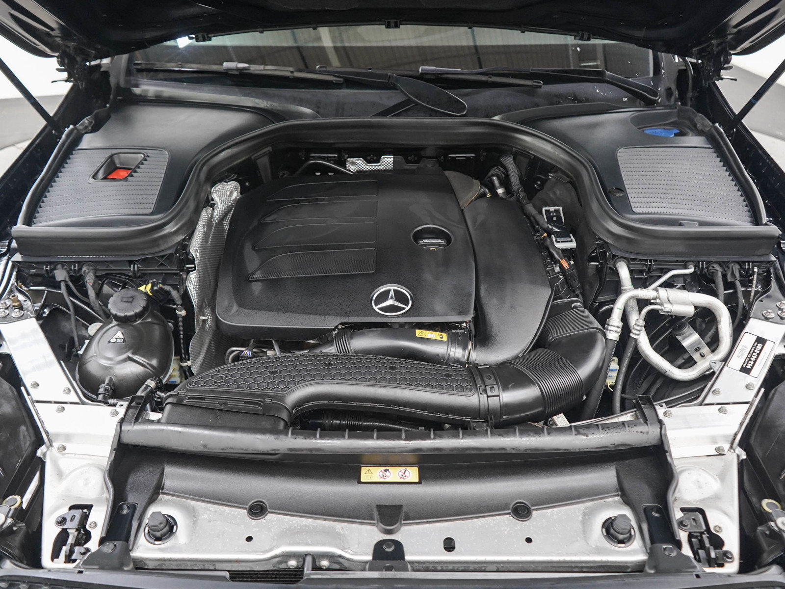 Used 2021 Mercedes-Benz GLC 300 4MATIC image 32