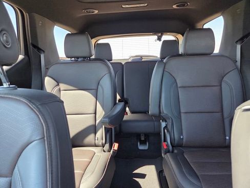 Used 2023 Chevrolet Traverse High Country AWD/4WD image 36