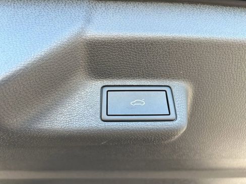 New 2025 Volkswagen ID. Buzz Pro S image 51