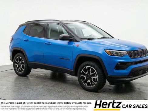 Used 2025 Jeep Compass Trailhawk AWD/4WD image 1