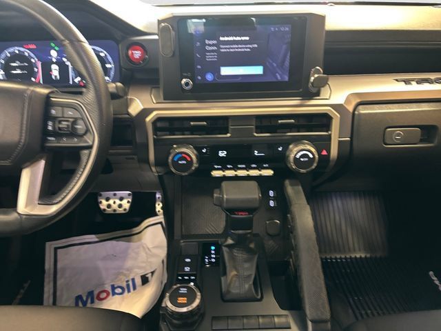 Used 2025 Toyota Tacoma TRD Sport AWD/4WD image 12