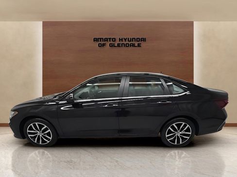 Used 2025 Volkswagen Jetta SE image 3