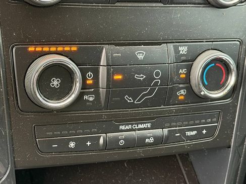 Used 2018 Ford Explorer XLT FWD image 19