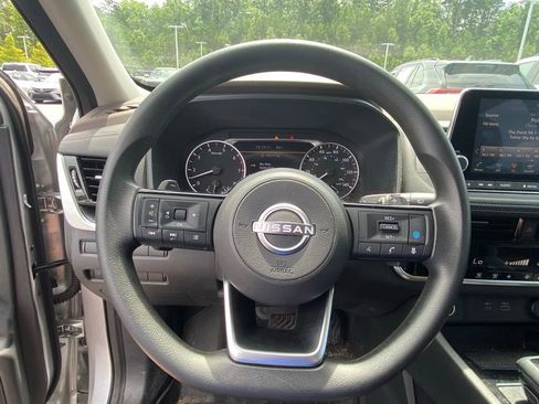 Used 2022 Nissan Rogue SV FWD image 13