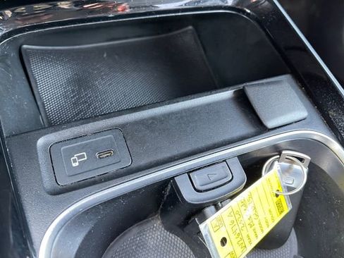 Used 2020 Mercedes-Benz GLB 250 4MATIC image 16