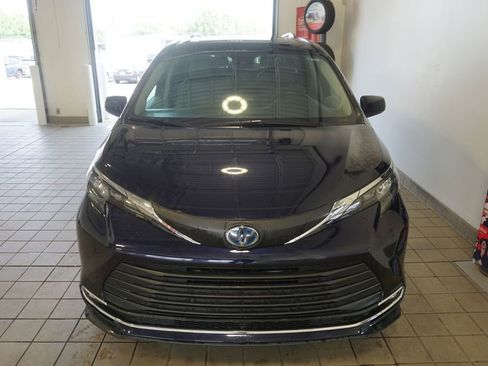 Used 2024 Toyota Sienna XLE w/ XLE Plus Package AWD/4WD image 15