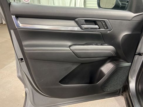 Used 2025 GMC Terrain Elevation image 24