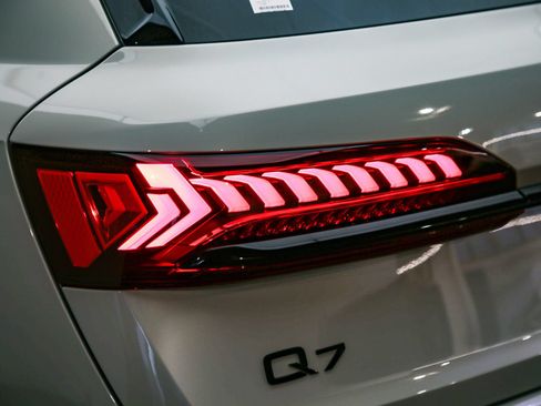 Certified 2023 Audi Q7 3.0T Prestige AWD/4WD image 12