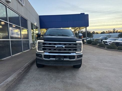 Used 2025 Ford F250 Lariat w/ Chrome Package image 3