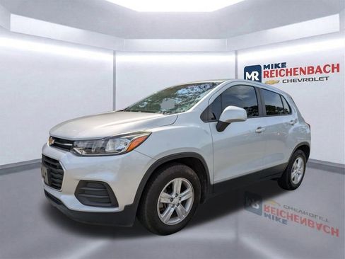 Used 2020 Chevrolet Trax LS image 2