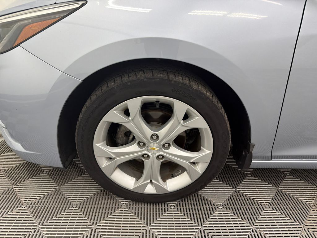 Used 2017 Chevrolet Cruze Premier FWD image 13