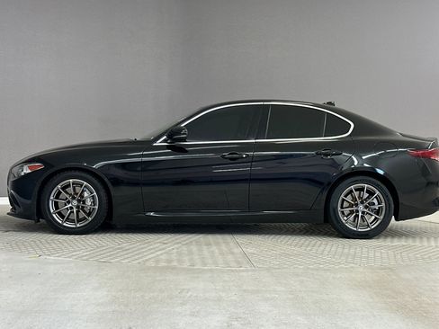 Used 2020 Alfa Romeo Giulia RWD image 2