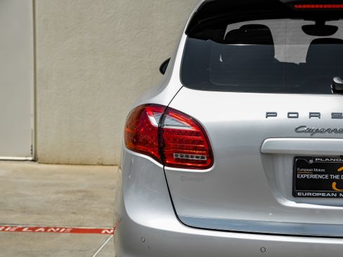 Used 2013 Porsche Cayenne Turbo AWD/4WD image 45